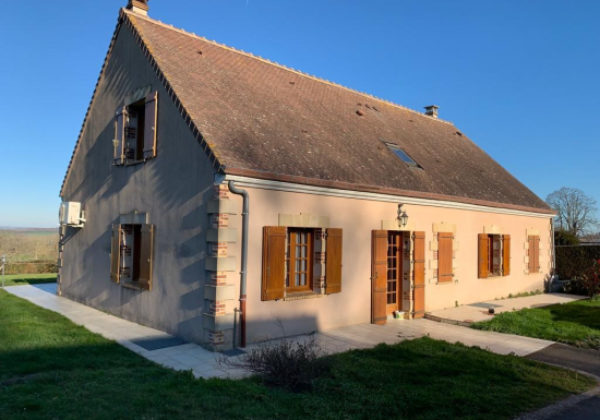 PROPRIÉTÉ AVEC PISCINE SUR GRAND TERRAIN ET VUE PANORAMIQUE SUR LE PERCHE