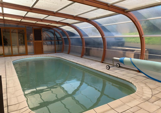 PROPRIÉTÉ AVEC PISCINE SUR GRAND TERRAIN ET VUE PANORAMIQUE SUR LE PERCHE