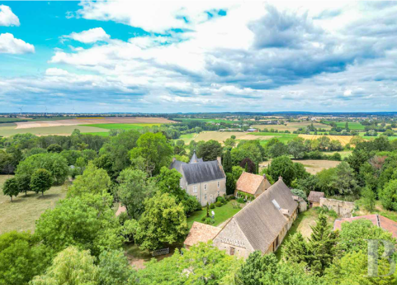 CHATEAU 16E ET JARDINS A PROXIMITE DU MANS