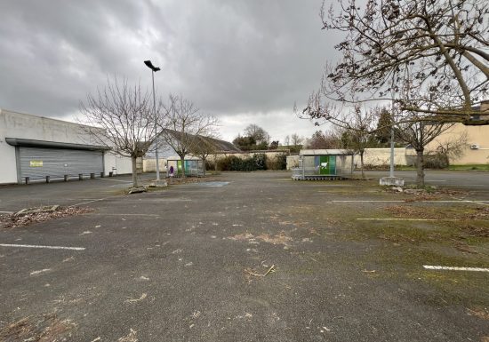 Ancien local commercial polyvalent Fresnay-sur-Sarthe
