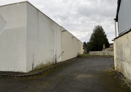 Ancien local commercial polyvalent Fresnay-sur-Sarthe