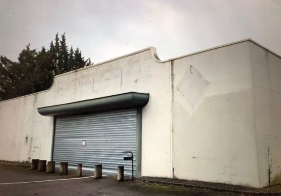 Ancien local commercial polyvalent Fresnay-sur-Sarthe