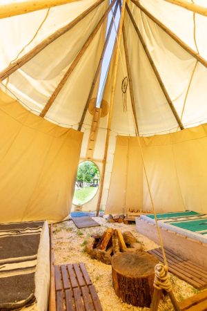CAMPING NATURE AVEC HLL INSOLITES À REPRENDRE