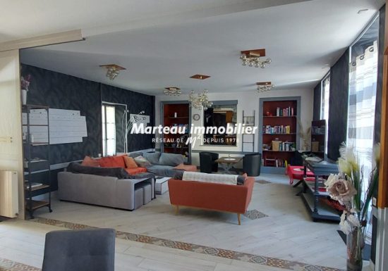 VASTE ENSEMBLE IMMOBILIER POUR CHAMBRES D’HÔTES IDÉALEMENT