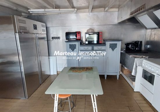 VASTE ENSEMBLE IMMOBILIER POUR CHAMBRES D’HÔTES IDÉALEMENT